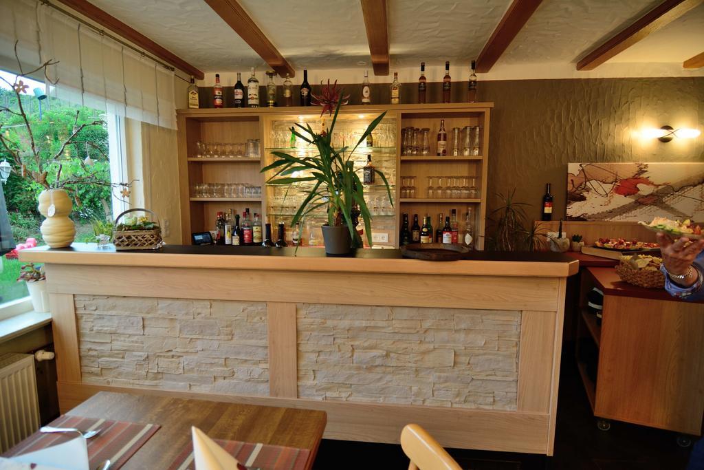 Hotel-Restaurant-Weingut Kapellenhof Klotten Exteriör bild