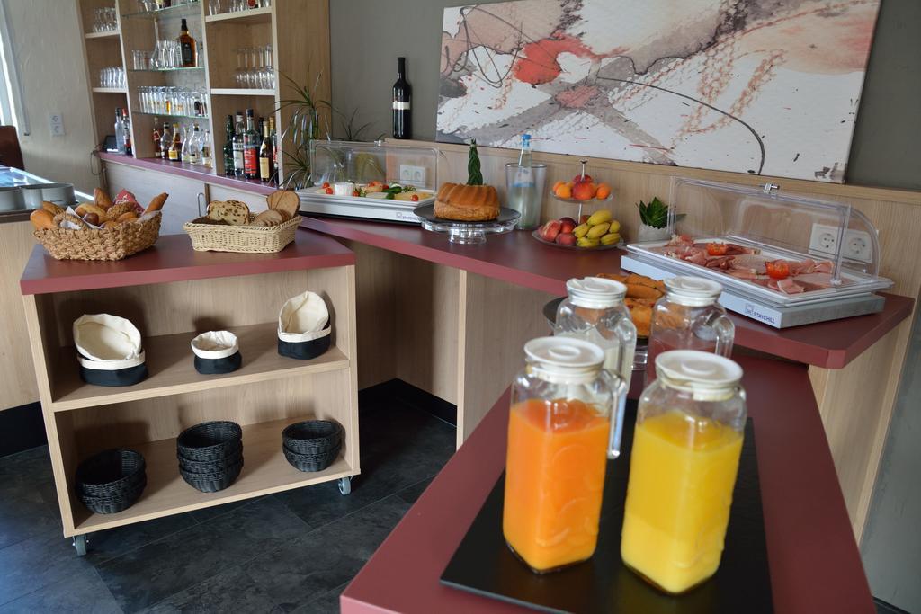 Hotel-Restaurant-Weingut Kapellenhof Klotten Exteriör bild