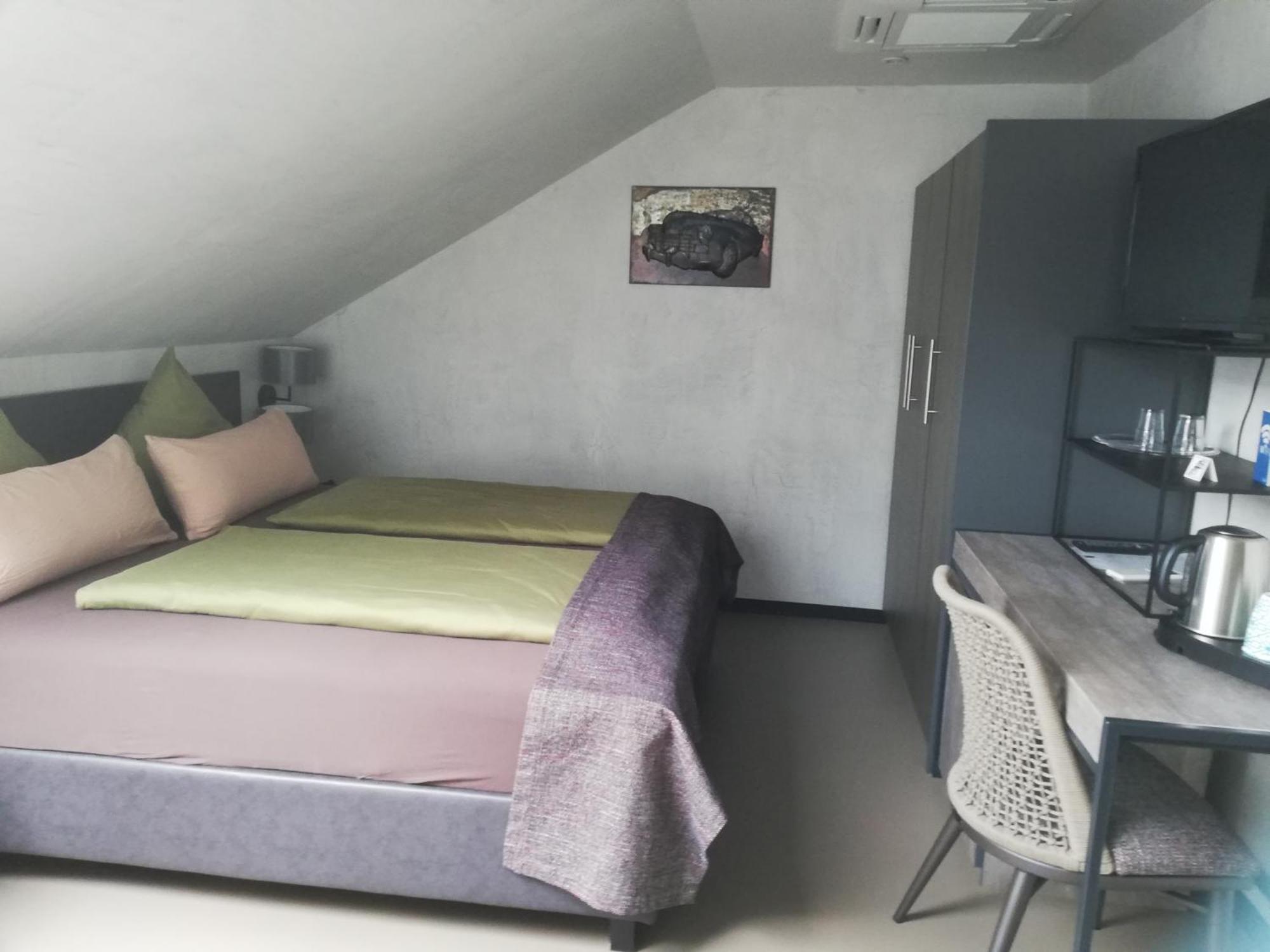 Hotel-Restaurant-Weingut Kapellenhof Klotten Exteriör bild