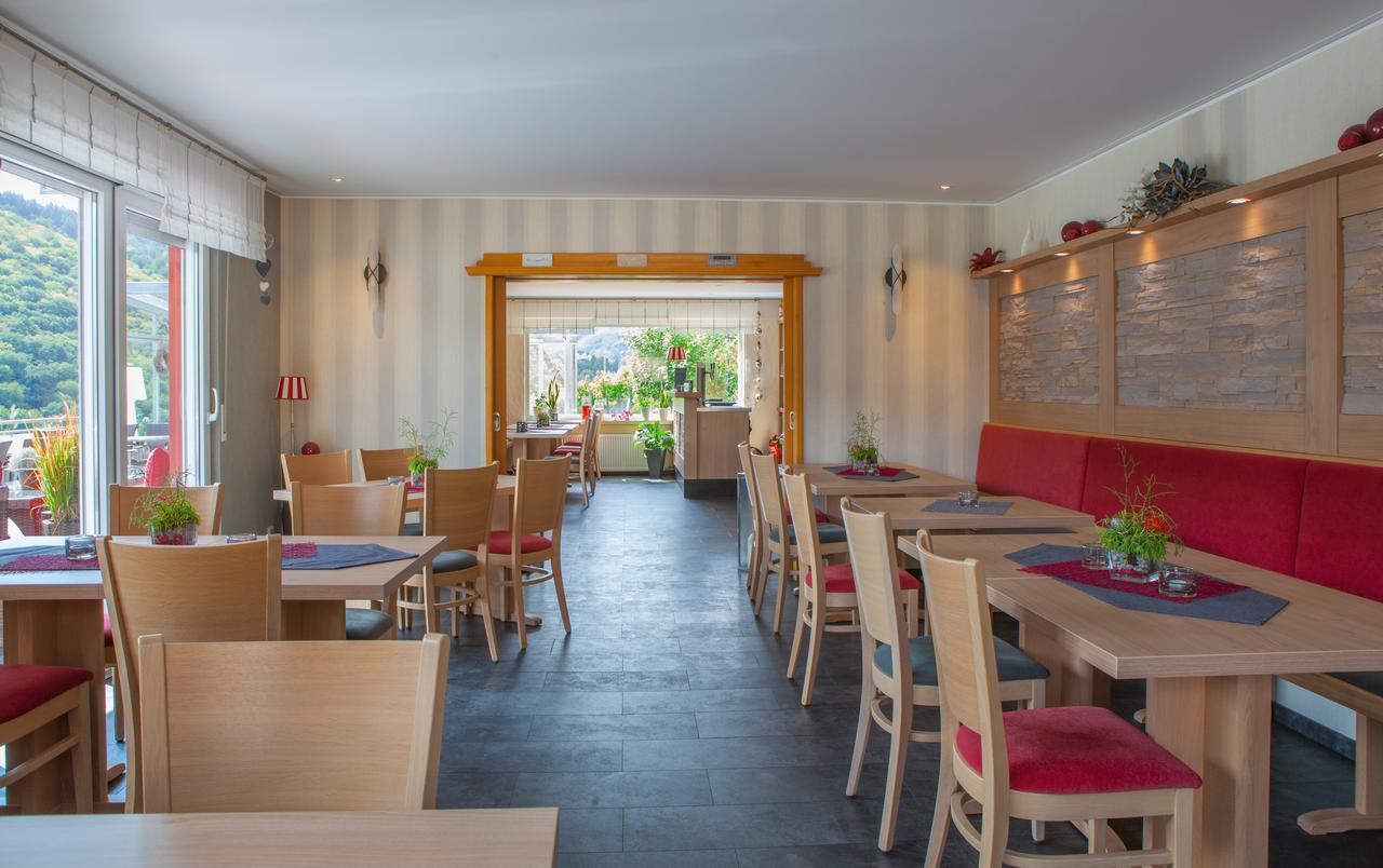 Hotel-Restaurant-Weingut Kapellenhof Klotten Exteriör bild