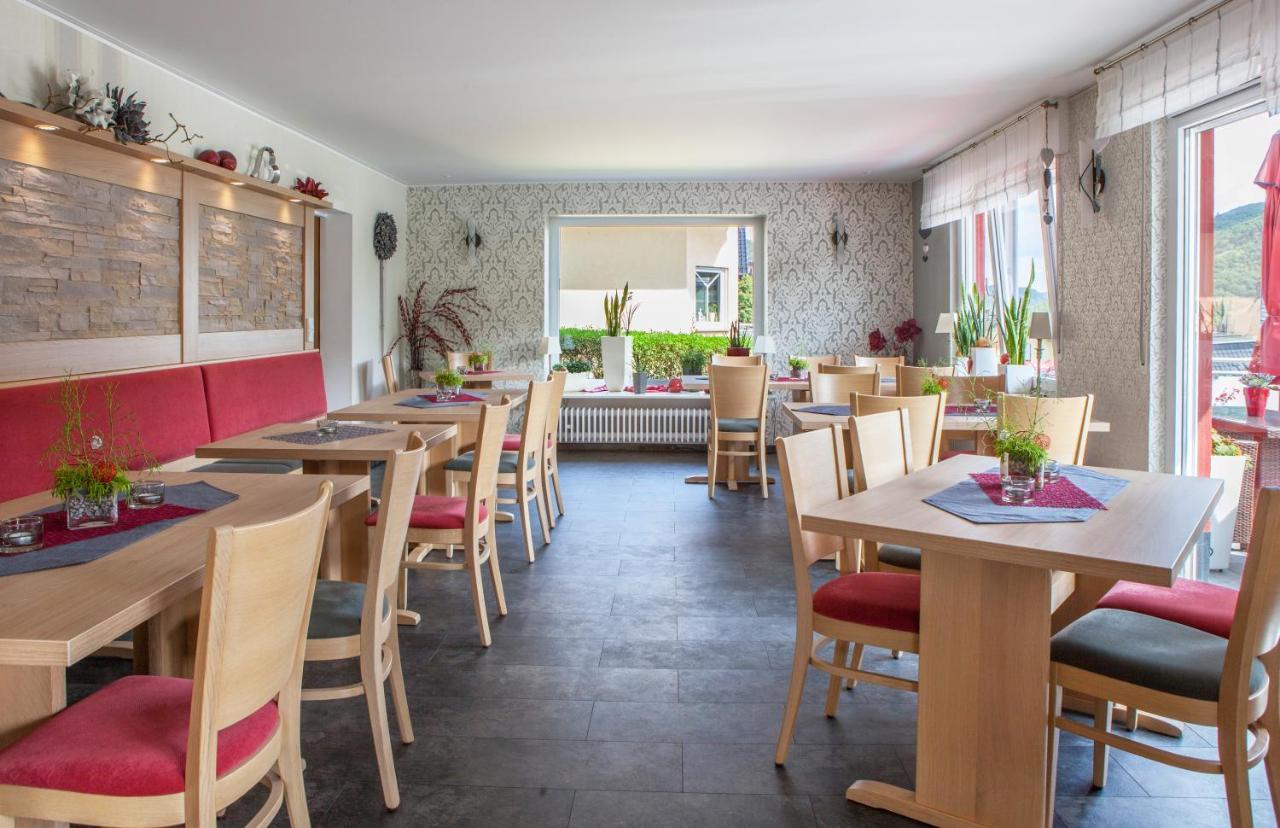 Hotel-Restaurant-Weingut Kapellenhof Klotten Exteriör bild