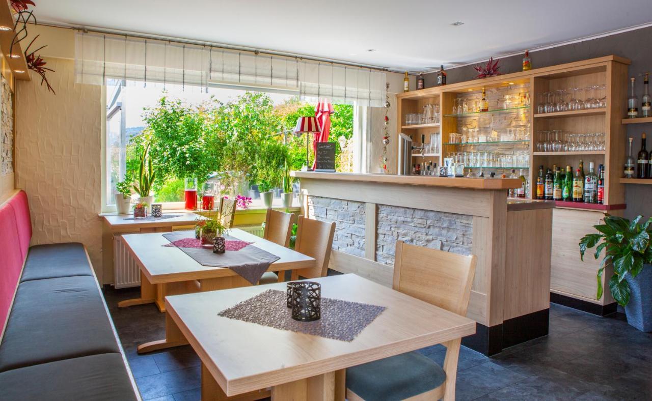 Hotel-Restaurant-Weingut Kapellenhof Klotten Exteriör bild
