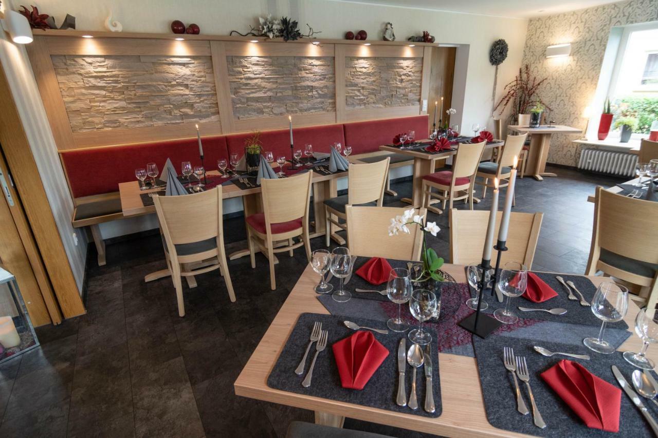 Hotel-Restaurant-Weingut Kapellenhof Klotten Exteriör bild