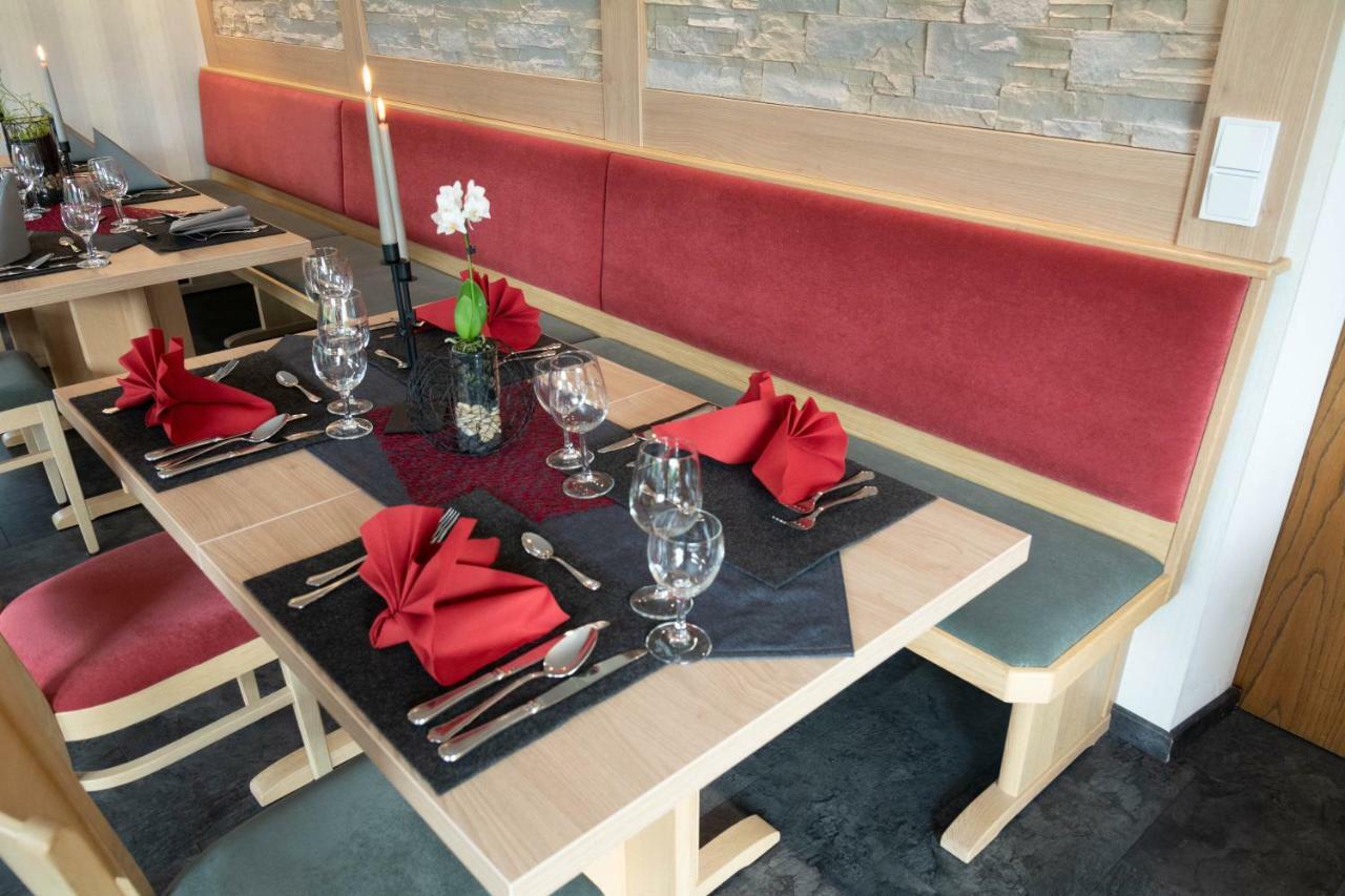 Hotel-Restaurant-Weingut Kapellenhof Klotten Exteriör bild