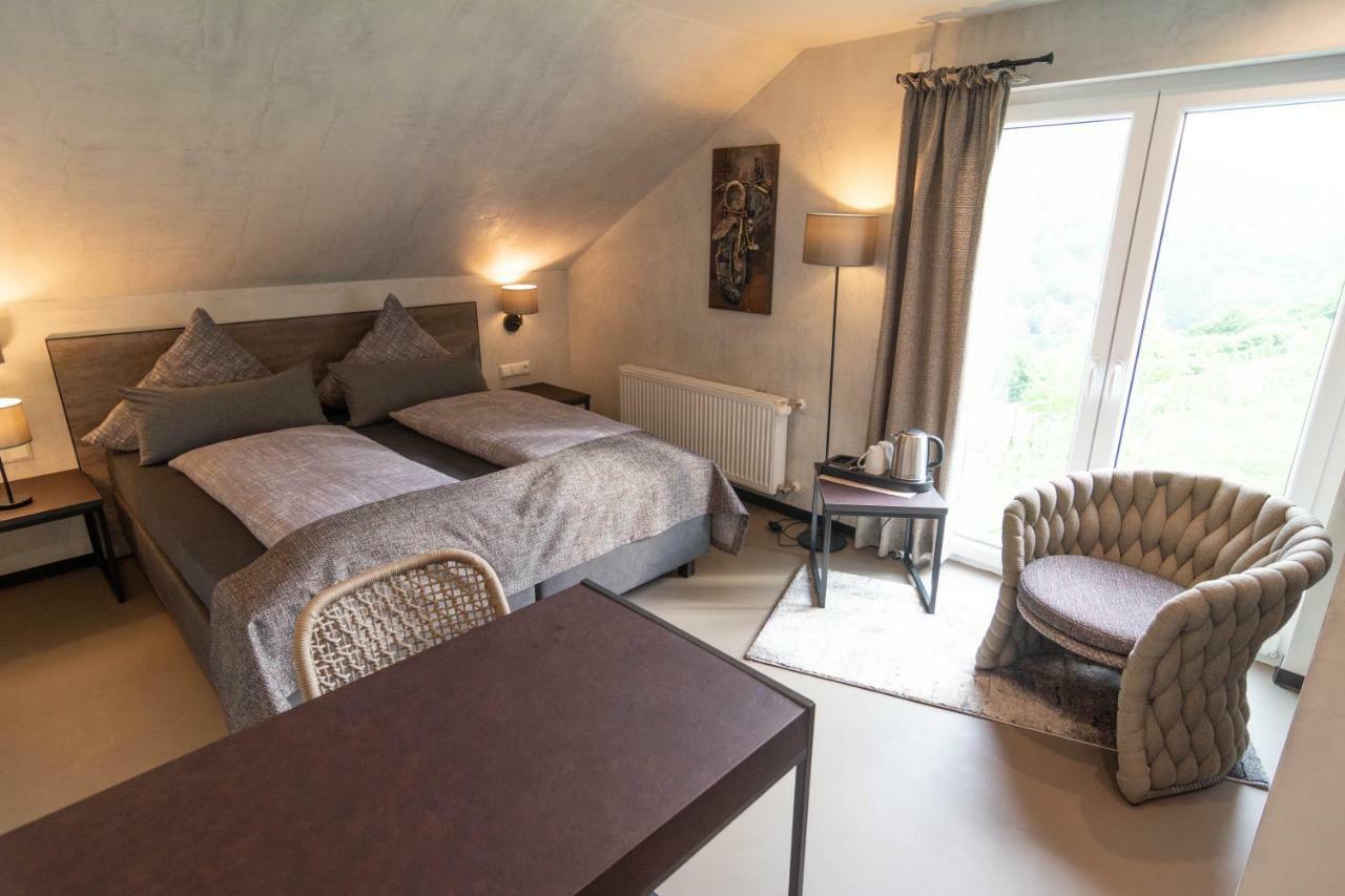 Hotel-Restaurant-Weingut Kapellenhof Klotten Exteriör bild